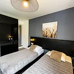 Hotel Eden Cassis - Centre-Ville- Piscine Chauffee, Jacuzzi Et Sauna - Parking Prive Cassis