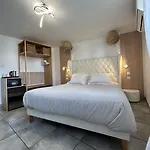 Hotel Eden Cassis - Centre-Ville- Piscine Chauffee, Jacuzzi Et Sauna - Parking Prive Cassis
