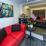 Hotell Hotel Eden Cassis - Centre-Ville- Piscine Chauffee, Jacuzzi Et Sauna - Parking Prive 3*