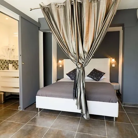 Hotel Eden Cassis - Centre-Ville- Piscine Chauffee, Jacuzzi Et Sauna - Parking Prive