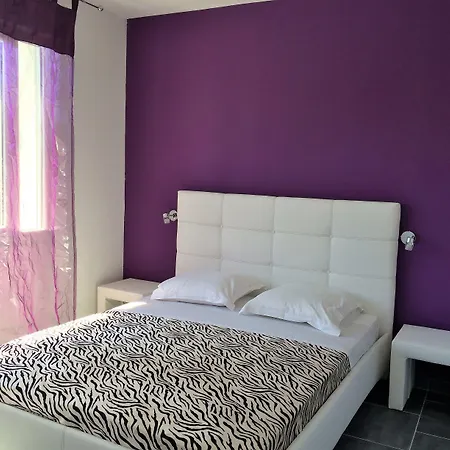Отель Eden - Centre-ville- Piscine Chauffee, Jacuzzi Et Sauna - Parking Prive Каси