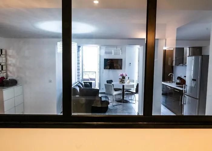 Eden - Centre-ville- Piscine Chauffee, Jacuzzi Et Sauna - Parking Prive