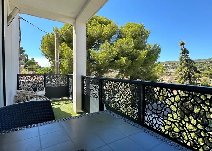 Eden - Centre-ville- Piscine Chauffee, Jacuzzi Et Sauna - Parking Prive Szálloda Cassis