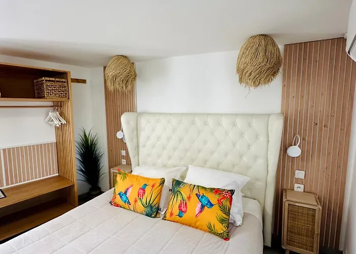 Eden - Centre-ville- Piscine Chauffee, Jacuzzi Et Sauna - Parking Prive 3* Cassis