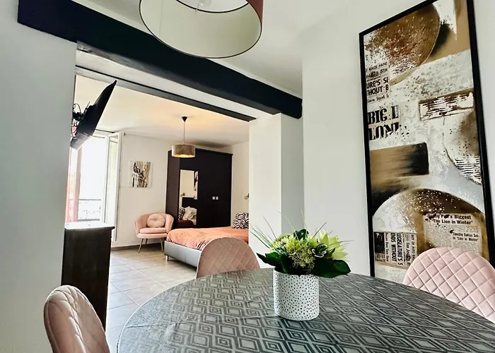 Eden - Centre-ville- Piscine Chauffee, Jacuzzi Et Sauna - Parking Prive Szálloda 3*