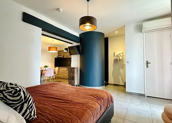 Eden - Centre-ville- Piscine Chauffee, Jacuzzi Et Sauna - Parking Prive Szálloda