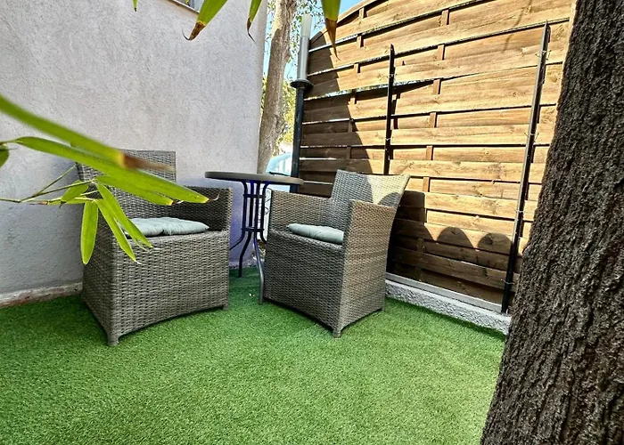 Eden - Centre-ville- Piscine Chauffee, Jacuzzi Et Sauna - Parking Prive Szálloda 3*
