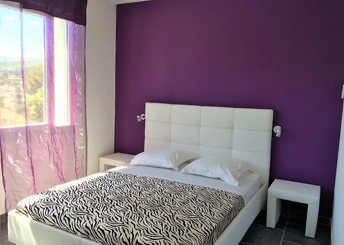 Szálloda Eden - Centre-ville- Piscine Chauffee, Jacuzzi Et Sauna - Parking Prive Cassis