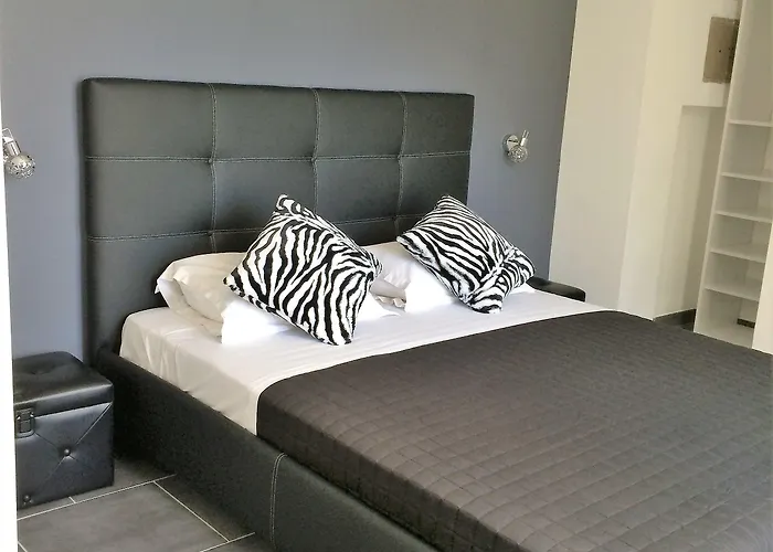 Eden - Centre-ville- Piscine Chauffee, Jacuzzi Et Sauna - Parking Prive Szálloda 3*