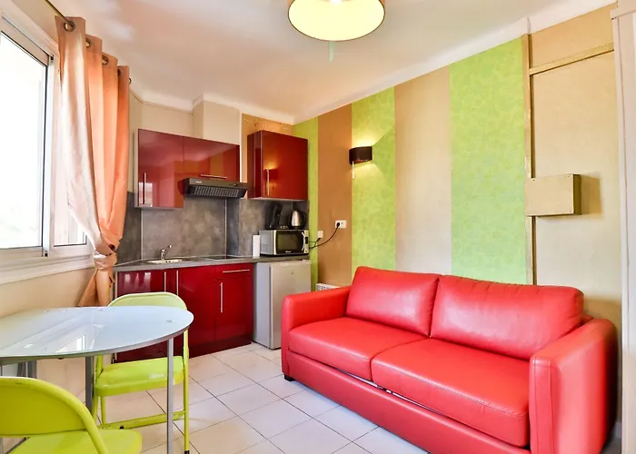Eden - Centre-ville- Piscine Chauffee, Jacuzzi Et Sauna - Parking Prive Szálloda Cassis