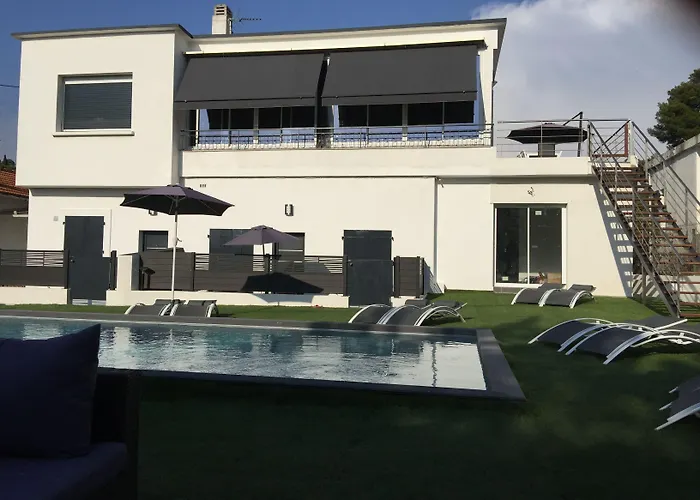 Eden - Centre-ville- Piscine Chauffee, Jacuzzi Et Sauna - Parking Prive Szálloda Cassis