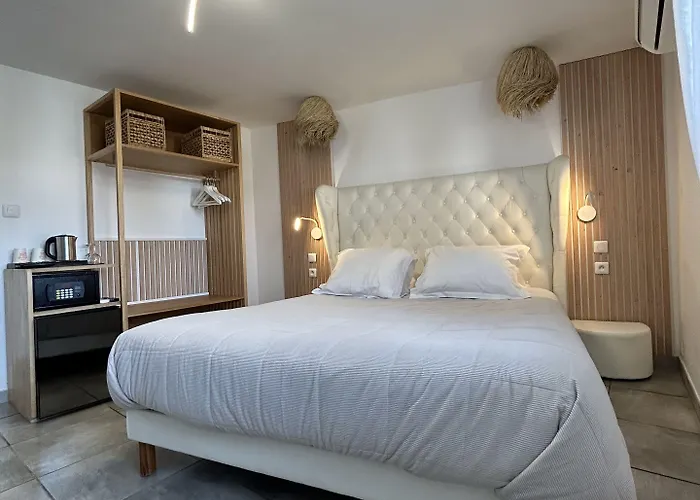 Eden - Centre-ville- Piscine Chauffee, Jacuzzi Et Sauna - Parking Prive Cassis