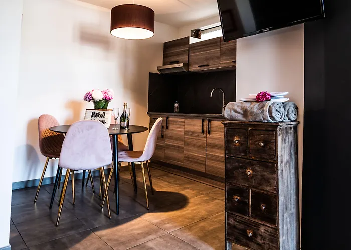 Eden - Centre-ville- Piscine Chauffee, Jacuzzi Et Sauna - Parking Prive 3* Cassis