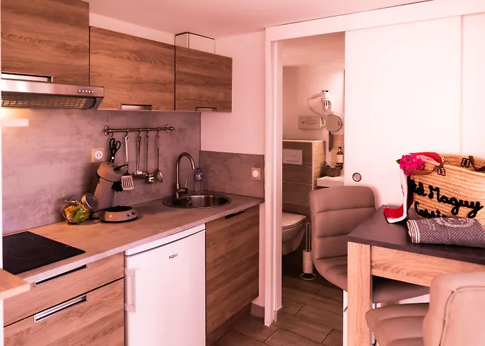 Eden - Centre-ville- Piscine Chauffee, Jacuzzi Et Sauna - Parking Prive 3* Cassis