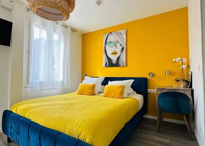 Eden - Centre-ville- Piscine Chauffee, Jacuzzi Et Sauna - Parking Prive 3* Cassis