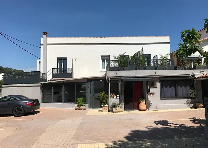 Eden - Centre-ville- Piscine Chauffee, Jacuzzi Et Sauna - Parking Prive Szálloda Cassis