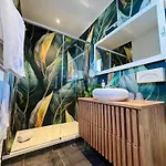Eden - Centre-ville- Piscine Chauffee, Jacuzzi Et Sauna - Parking Prive Каси