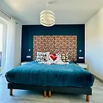 Eden - Centre-ville- Piscine Chauffee, Jacuzzi Et Sauna - Parking Prive 3*