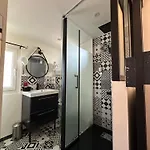 Отель Eden - Centre-ville- Piscine Chauffee, Jacuzzi Et Sauna - Parking Prive