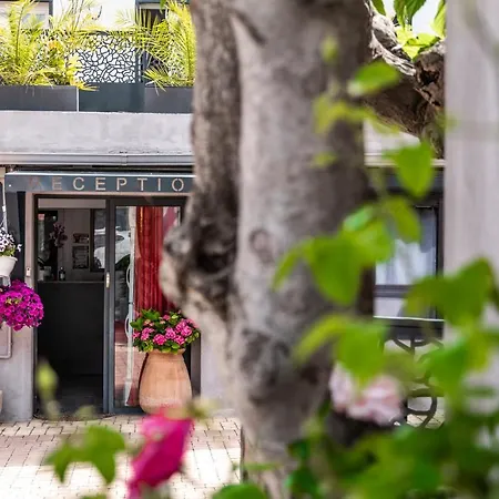 Eden - Centre-ville- Piscine Chauffee, Jacuzzi Et Sauna - Parking Prive Cassis