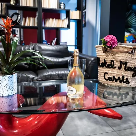 Hotel Eden - Centre-ville- Piscine Chauffee, Jacuzzi Et Sauna - Parking Prive Cassis