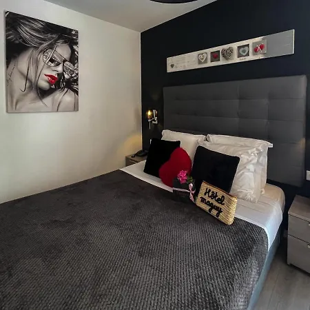 Отель Eden - Centre-ville- Piscine Chauffee, Jacuzzi Et Sauna - Parking Prive Каси