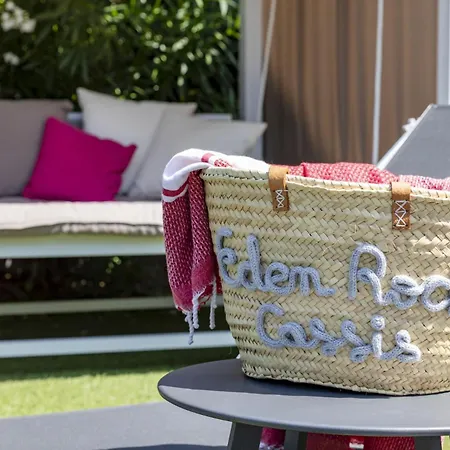 Eden - Centre-ville- Piscine Chauffee, Jacuzzi Et Sauna - Parking Prive Cassis