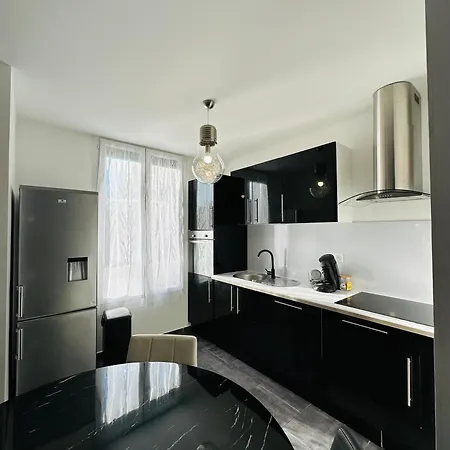 Hotel Eden Cassis - Centre-Ville- Piscine Chauffee, Jacuzzi Et Sauna - Parking Prive 3*