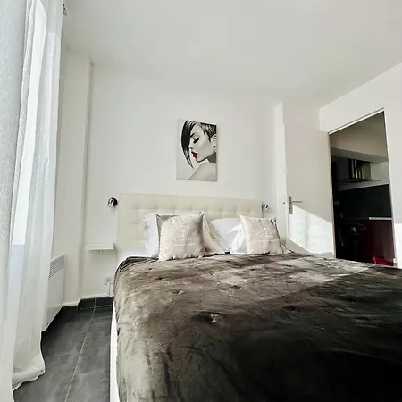 Hotel Eden - Centre-ville- Piscine Chauffee, Jacuzzi Et Sauna - Parking Prive 3*