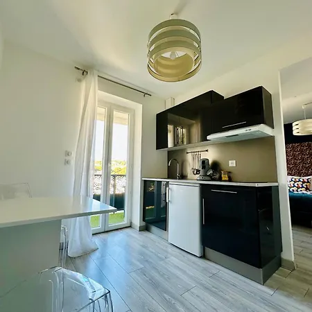 Hotel Eden Cassis - Centre-Ville- Piscine Chauffee, Jacuzzi Et Sauna - Parking Prive 3*