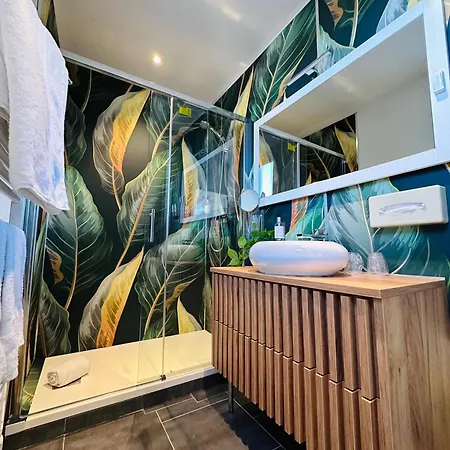 Eden - Centre-ville- Piscine Chauffee, Jacuzzi Et Sauna - Parking Prive Cassis