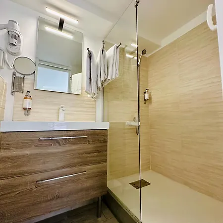 Hotel Eden Cassis - Centre-Ville- Piscine Chauffee, Jacuzzi Et Sauna - Parking Prive 3* Cassis