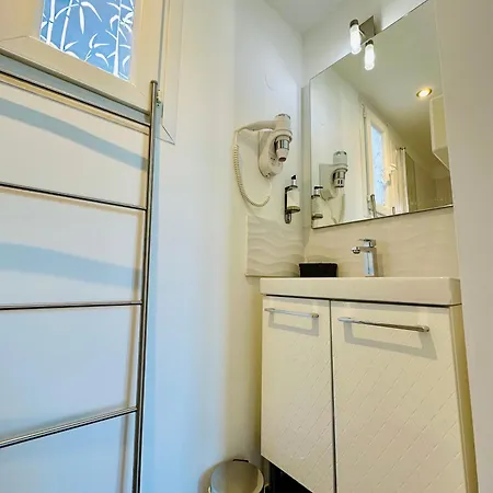 Eden - Centre-ville- Piscine Chauffee, Jacuzzi Et Sauna - Parking Prive Hotel 3*