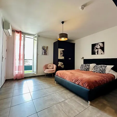 Eden - Centre-ville- Piscine Chauffee, Jacuzzi Et Sauna - Parking Prive Cassis