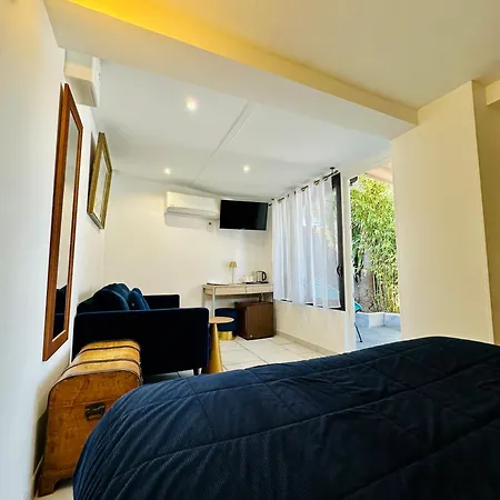 Eden - Centre-ville- Piscine Chauffee, Jacuzzi Et Sauna - Parking Prive Hotel Cassis