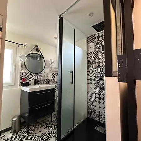 Hotel Eden - Centre-ville- Piscine Chauffee, Jacuzzi Et Sauna - Parking Prive