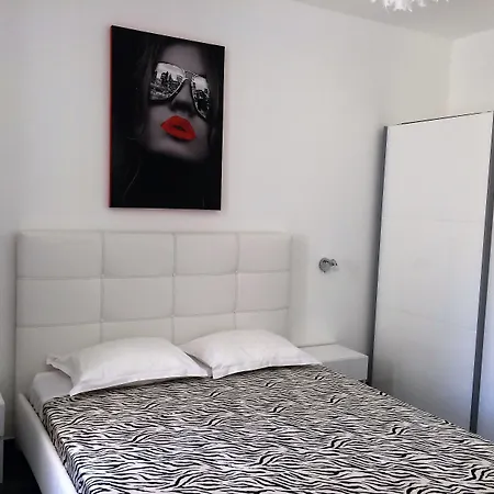 Отель Eden - Centre-ville- Piscine Chauffee, Jacuzzi Et Sauna - Parking Prive