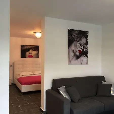Отель Eden - Centre-ville- Piscine Chauffee, Jacuzzi Et Sauna - Parking Prive Каси