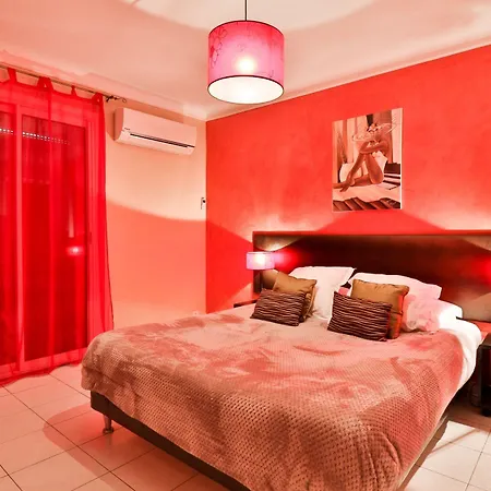 Eden - Centre-ville- Piscine Chauffee, Jacuzzi Et Sauna - Parking Prive 3* Cassis