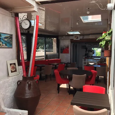 Eden - Centre-ville- Piscine Chauffee, Jacuzzi Et Sauna - Parking Prive Hotel Cassis