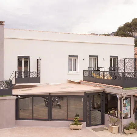 Eden - Centre-ville- Piscine Chauffee, Jacuzzi Et Sauna - Parking Prive 3* Cassis