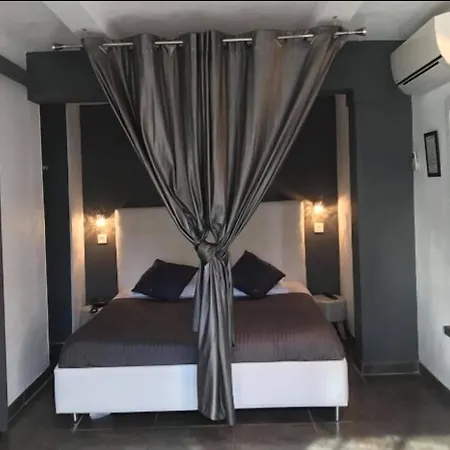 Hotel Eden - Centre-ville- Piscine Chauffee, Jacuzzi Et Sauna - Parking Prive