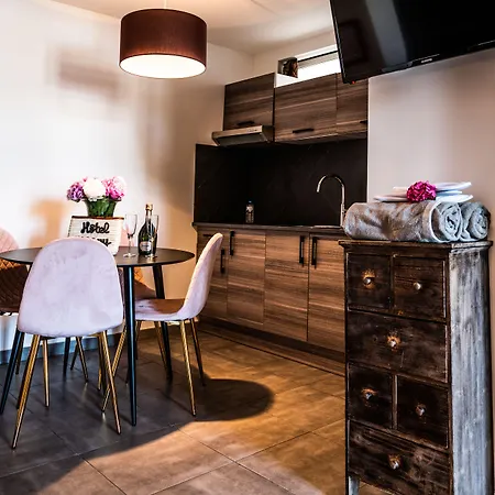 Eden - Centre-ville- Piscine Chauffee, Jacuzzi Et Sauna - Parking Prive 3* Cassis