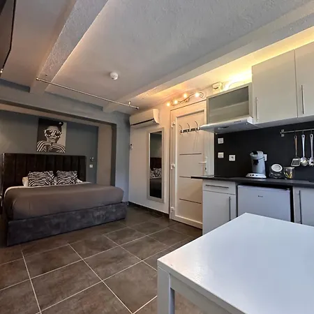 Hotel Eden Cassis - Centre-Ville- Piscine Chauffee, Jacuzzi Et Sauna - Parking Prive Hotel 3*