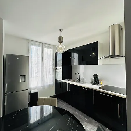 Hotel Eden - Centre-ville- Piscine Chauffee, Jacuzzi Et Sauna - Parking Prive