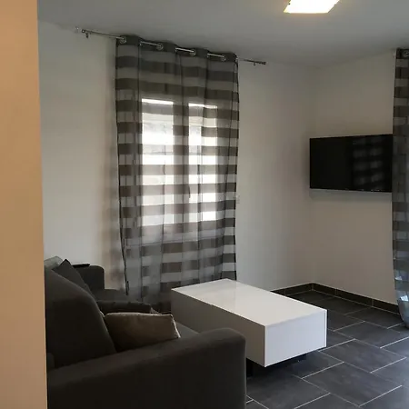 Hotel Eden Cassis - Centre-Ville- Piscine Chauffee, Jacuzzi Et Sauna - Parking Prive Cassis