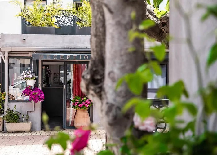 Eden - Centre-ville- Piscine Chauffée, Jacuzzi Et Sauna - Parking Privé Cassis