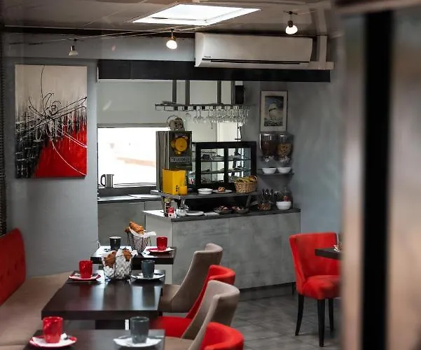 Hotel Eden - Centre-ville- Piscine Chauffée, Jacuzzi Et Sauna - Parking Privé Cassis