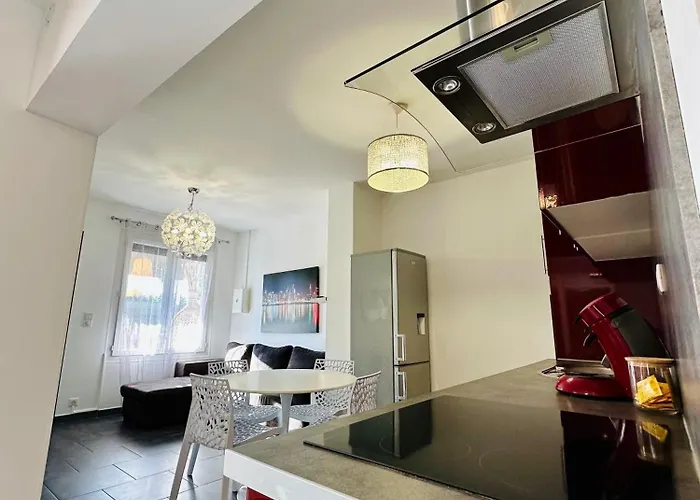 Eden - Centre-ville- Piscine Chauffée, Jacuzzi Et Sauna - Parking Privé Cassis