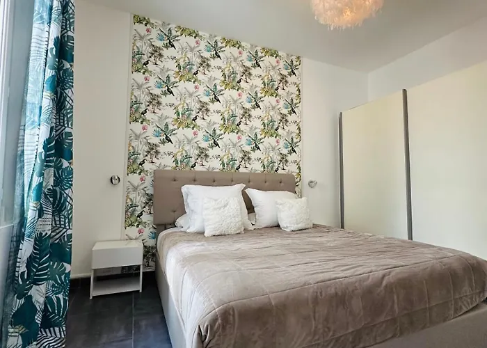 Eden - Centre-ville- Piscine Chauffée, Jacuzzi Et Sauna - Parking Privé